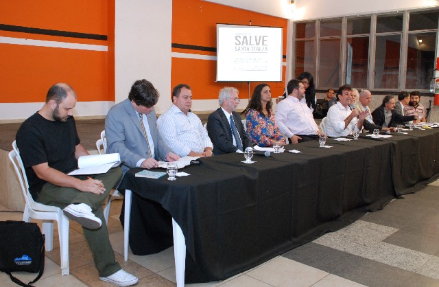 A reunião foi realizada no Clube Oásis, no bairro Santa Tereza, na Capital, atendendo a demanda da comunidade