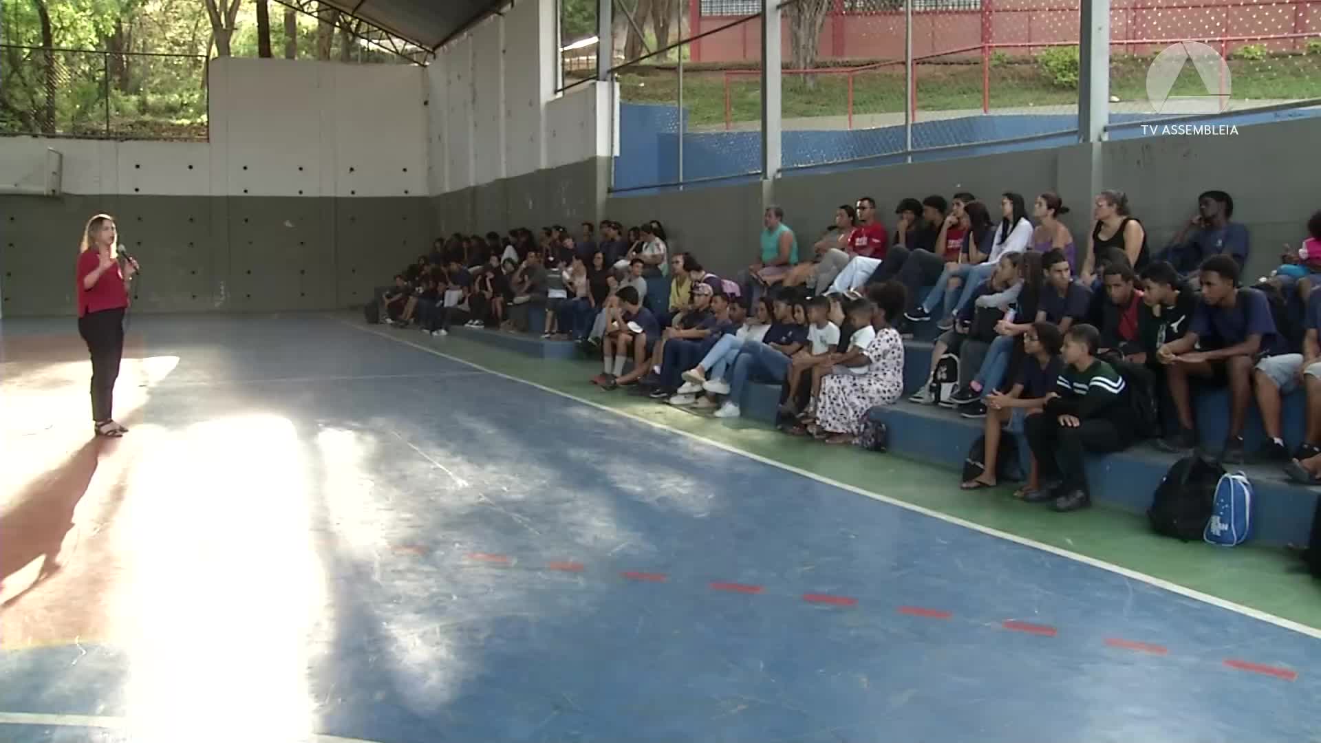 Possível transformação de escola em unidade do Colégio Tiradentes preocupa comunidade