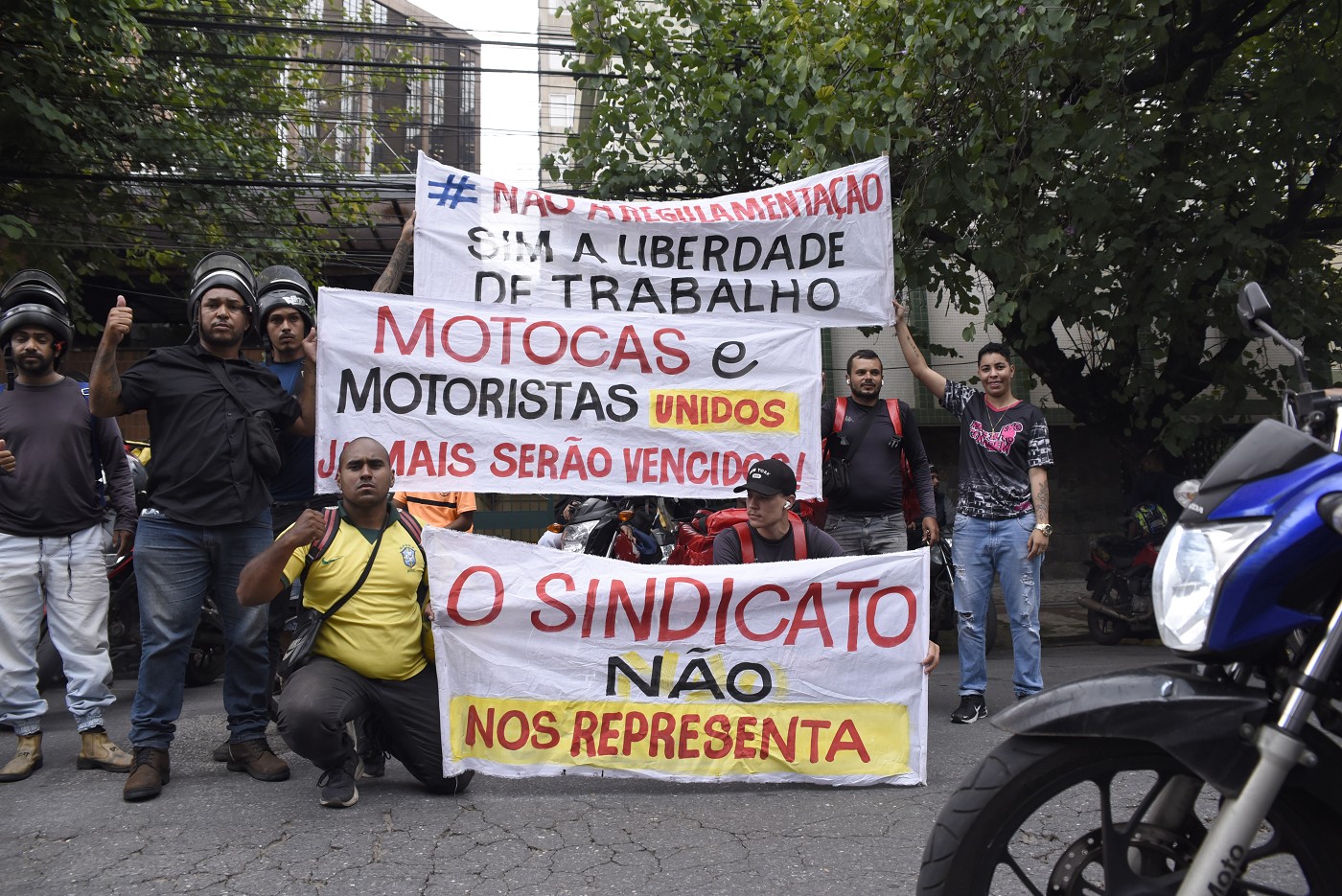 Manifestação de motociclistas entregadores de aplicativos contra projeto de regulamentação da profissão