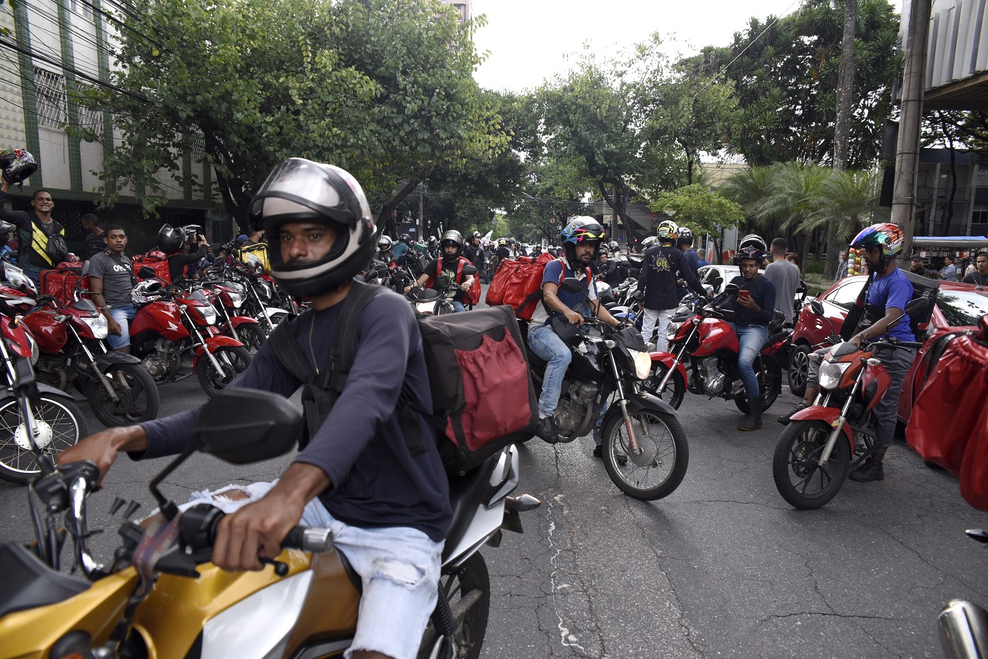 Manifestação de motociclistas entregadores de aplicativos contra projeto de regulamentação da profissão