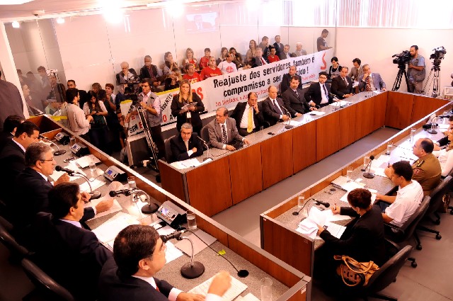 Servidores do TJ lotaram o Plenarinho I em audiência pública da Comissão de Segurança Pública nesta terça.