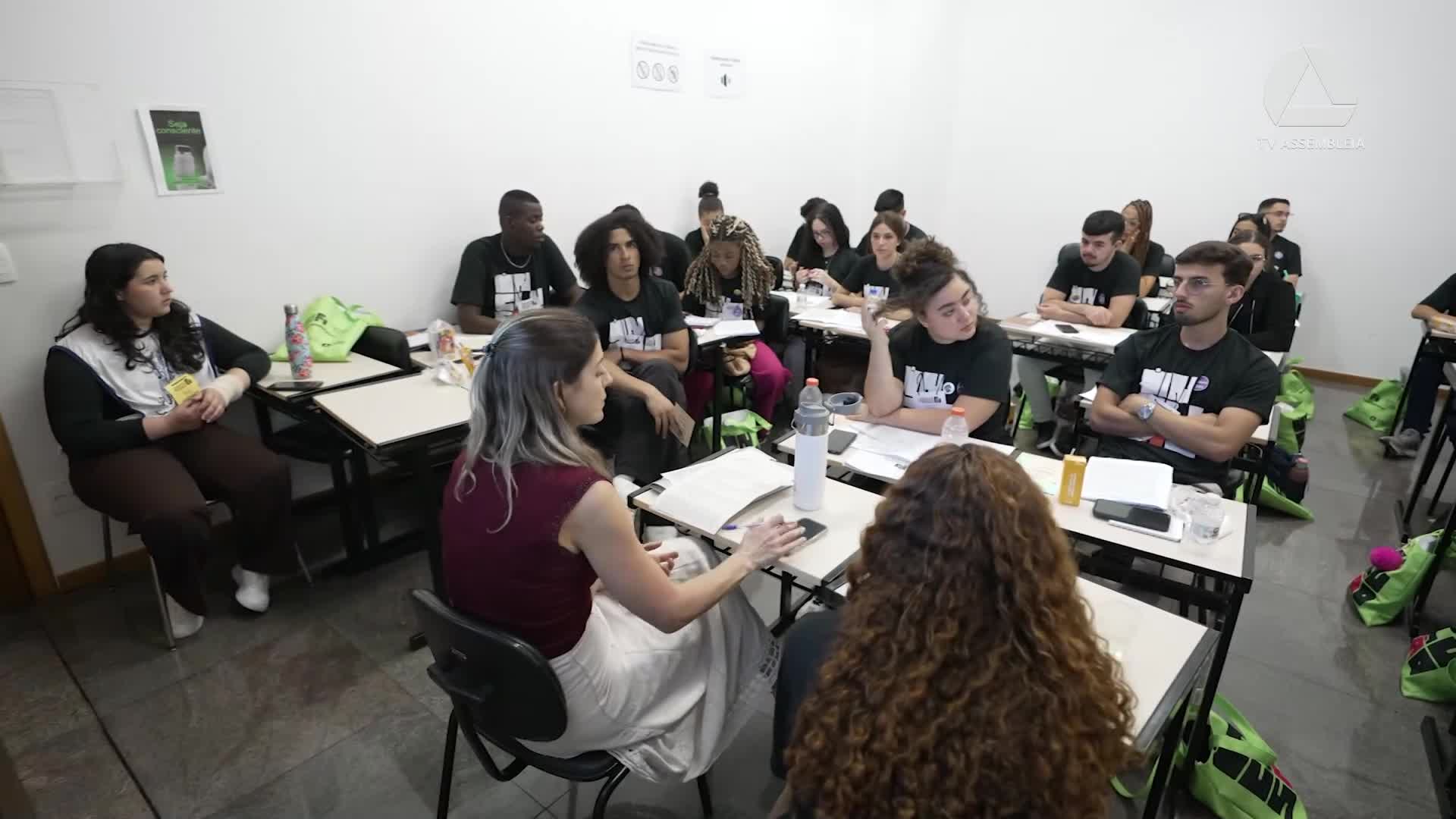 Parlamento Jovem discute propostas sobre deficiência e neurodivergência