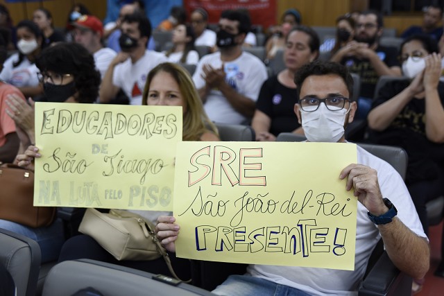 Servidores de diferentes municípios participaram da audiência pública