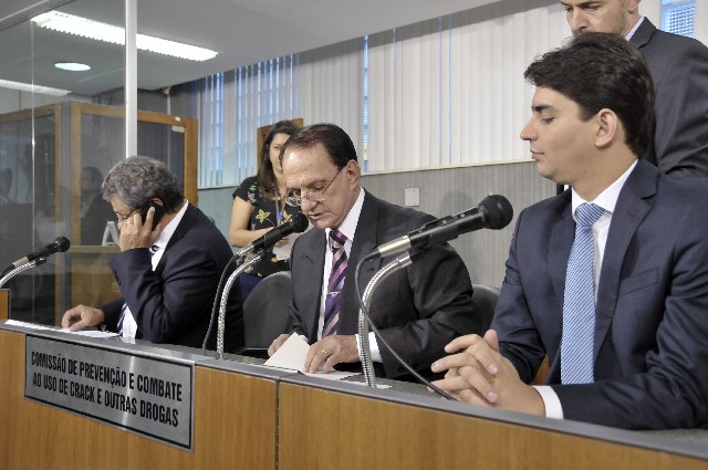 A comissão quer conhecer o trabalho com dependentes químicos realizado nessas instituições