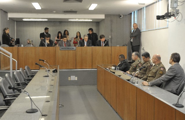Além Paraíba, com população de cerca de 40 mil habitantes, teria somente três viaturas, seis policiais civis e 38 militares