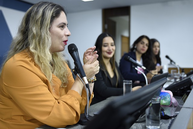 A deputada Beatriz Cerqueira cobrou da Prefeitura de Itajubá a abertura de um processo de negociação que poderia ser mediado pela Comissão de Educação