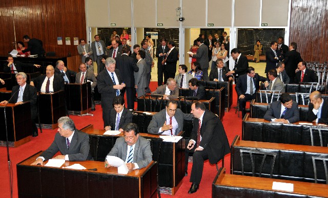 Votação da PEC 25 mobilizou parlamentares de todos os partidos