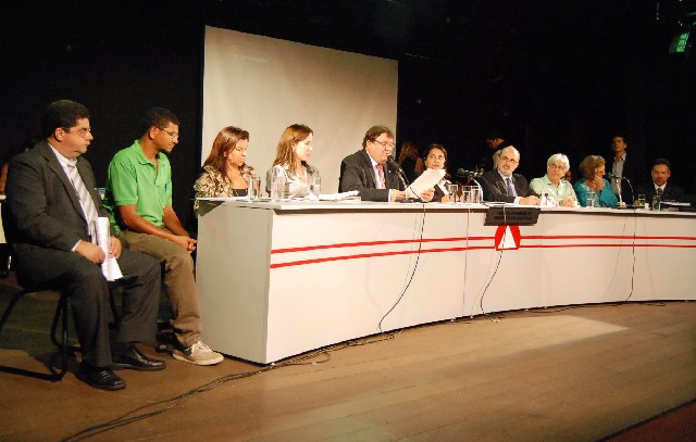 Integrantes do Fórum Sindical e Popular de Saúde e Segurança do Trabalhador participaram da reunião
