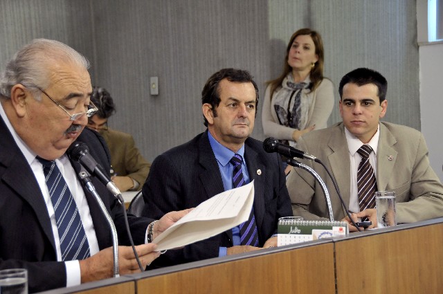 Fabiano Toletino (à dir.) teve requerimento aprovado pela comissão para visita ao Parque da Gameleira