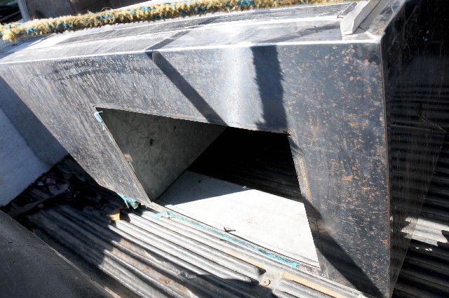 Produtos e materiais não resistem à corrosão provocada pela poluição ácida