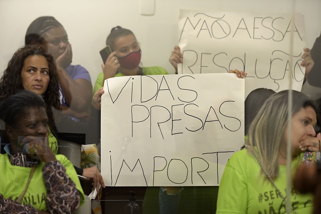 Familiares de detentos defenderam seus direitos, durante audiência da Comissão de Direitos Humanos