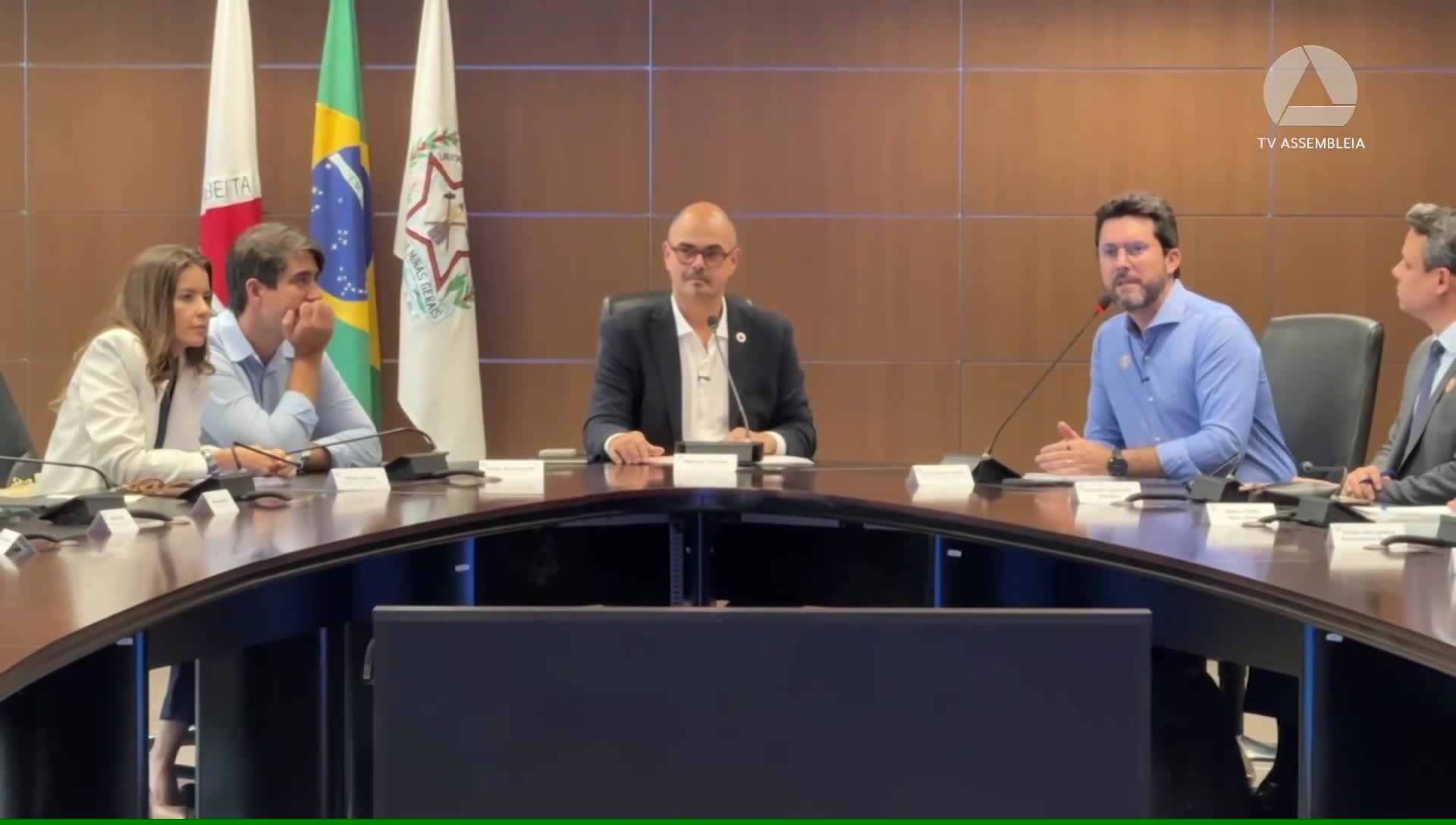 Governos eleito e atual se reúnem para tratar da transição de poder