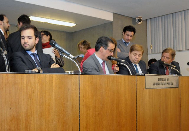 Todas as oito proposições foram relatadas pelo presidente da Administração Pública, deputado João Magalhães
