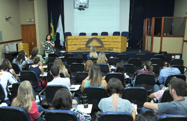 Em março, a Escola do Legislativo promoveu palestra para estudantes da PUC Minas - Arquivo/ALMG