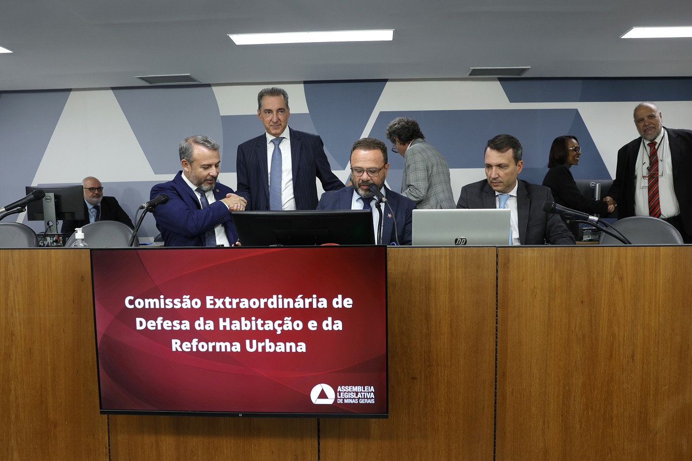 Comissão Extraordinária de Defesa da Habitação e da Reforma Urbana - análise de proposições