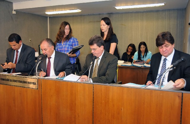 O relator do projeto, deputado Duílio de Castro, opinou pela legalidade da matéria