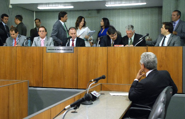 Parecer pela legalidade do PL, que inclui emenda enviada pelo governador, foi aprovado pela comissão