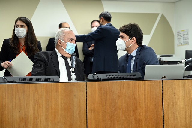 O deputado Inácio Franco comandou a reunião em que foi eleito o deputado Cássio Soares como presidente da comissão