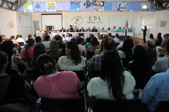 A audiência pública, realizada no auditório da Câmara de Dirigentes Lojistas de Teófilo Otoni, foi acompanhada por cerca de 200 pessoas