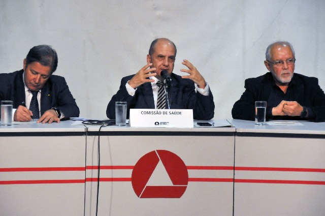 Jorge Nahas (à direita) disse que está sendo concluído um estudo sobre o quadro funcional