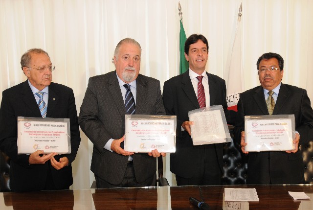 As assinaturas do Vale do Aço dão continuidade à campanha por mais recursos para a saúde.