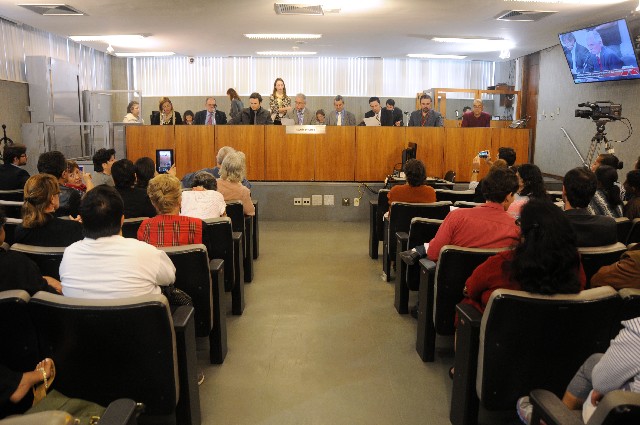 Durante a reunião, foram feitos inúmeros relatos sobre as dificuldades que as famílias beneficiárias passaram a enfrentar desde que a bolsa Caade foi suspensa