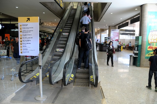 Deputados querem saber a relação entre a concessionária que administra o aeroporto e a política de preços dos comerciantes - Arquivo/ALMG