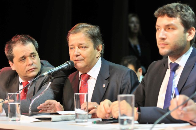 Comissão do Trabalho, da Previdência e da Ação Social - debate sobre a manutenção dos postos de trabalho nas empresas de ferroligas e de silício metálico