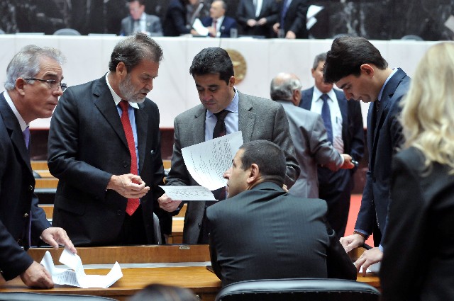 Parlamentares também apreciaram projeto que institui Comenda Chico Rei