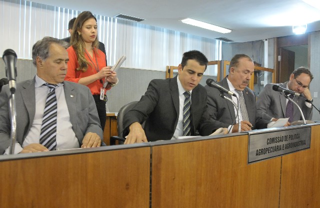 O relator opinou pela aprovação da matéria na forma do substitutivo nº 1, da CCJ
