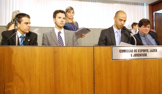 Deputados da Comissão de Esporte aprovaram realização de audiências públicas