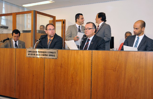 Deputados debatem aumento da criminalidade em decorrência do uso de drogas