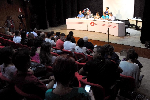 Foram apresentados pedidos para enviar as notas taquigráficas da audiência ao MP e para que o PL 2.719 seja baixado em diligência à Secretaria de Saúde