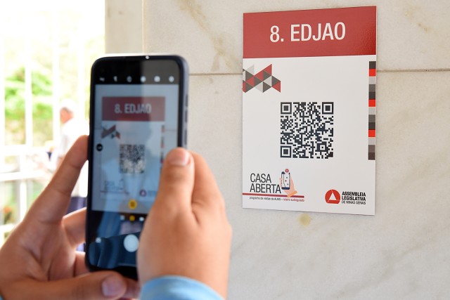 Visitantes devem fazer leitura do QR Code para ter acesso aos aúdios