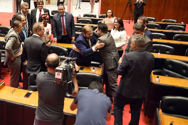 Agostinho Patrus recebeu cumprimentos de parlamentares de diferentes partidos