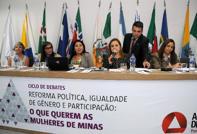 Ciclo de Debates - Reforma Política, Igualdade de Gênero e Participação: O que querem as mulheres de Minas - Regionalização Mantena (tarde)
