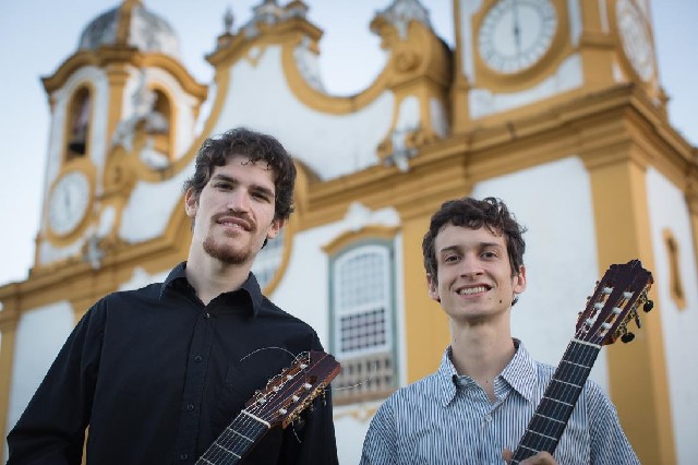 O Guanduo é integrado pelos violonistas Juliano Camara e Eduardo Pinheiro