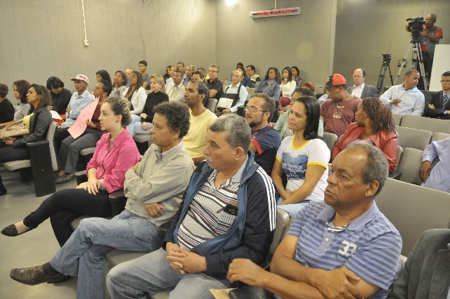 Comissão de Assuntos Municipais e Regionalização - debate sobre a situação das pessoas que moram à margem da MG-5 em Sabará