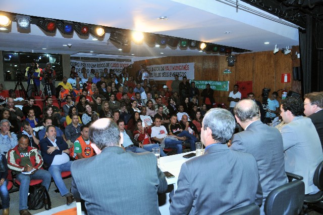 Comissão do Trabalho, da Previdência e da Ação Social - debate sobre a manutenção dos postos de trabalho nas empresas de ferroligas e de silício metálico