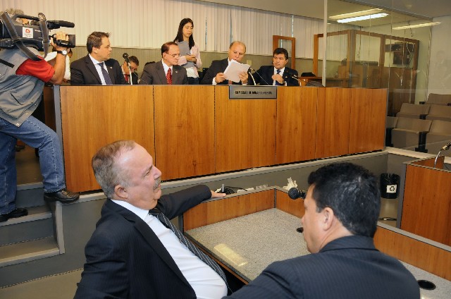 Além dessa solicitação, a Comissão de Minas Energia também aprovou 35 requerimentos