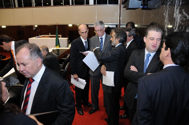 Foram aprovados ainda outros 24 projetos de resolução que ratificam convênio celebrados com o Confaz