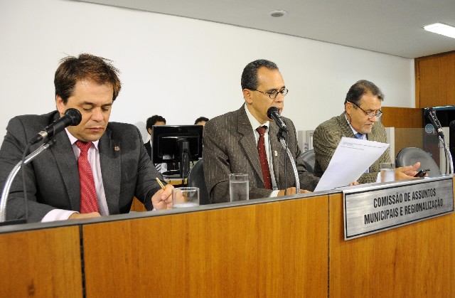 Deputados aprovaram nove audiências públicas na reunião desta terça (22)