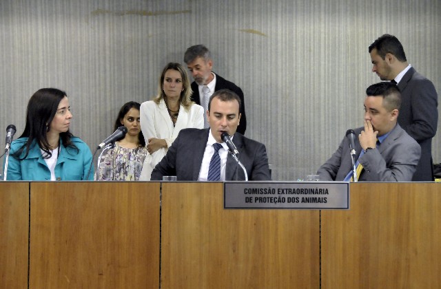 Segundo a justificativa do pedido de audiência pública, os animais domésticos, silvestres e exóticos não possuem legislação específica quanto à sua natureza jurídica