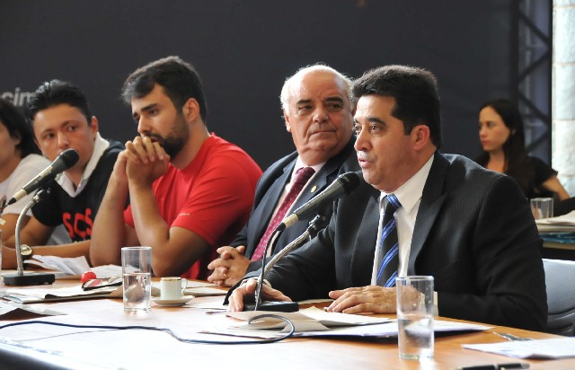 Deputados parabenizaram os presentes pela mobilização