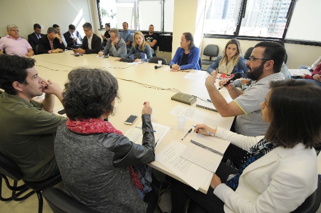 Reunião contou com a presença de representantes do poder público e da sociedade civil