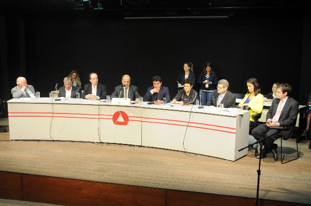 Comissão de Saúde - debate sobre a prevenção do câncer de mama no Estado