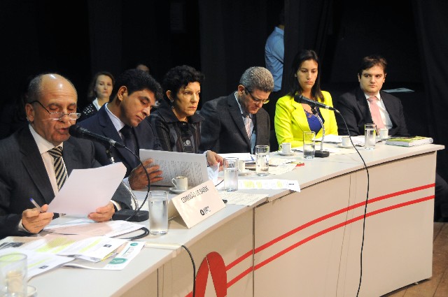 Comissão de Saúde - debate sobre a prevenção do câncer de mama no Estado