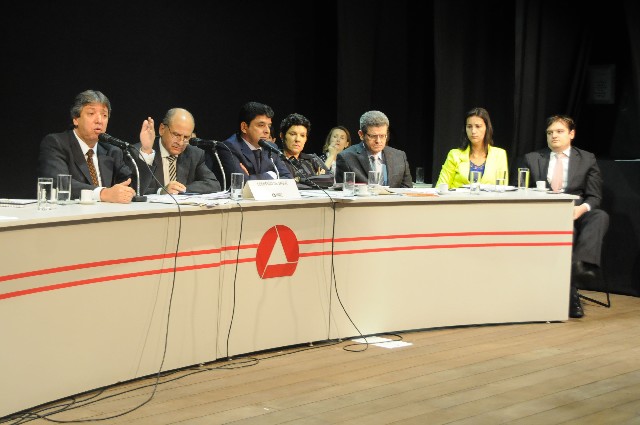 Comissão de Saúde - debate sobre a prevenção do câncer de mama no Estado