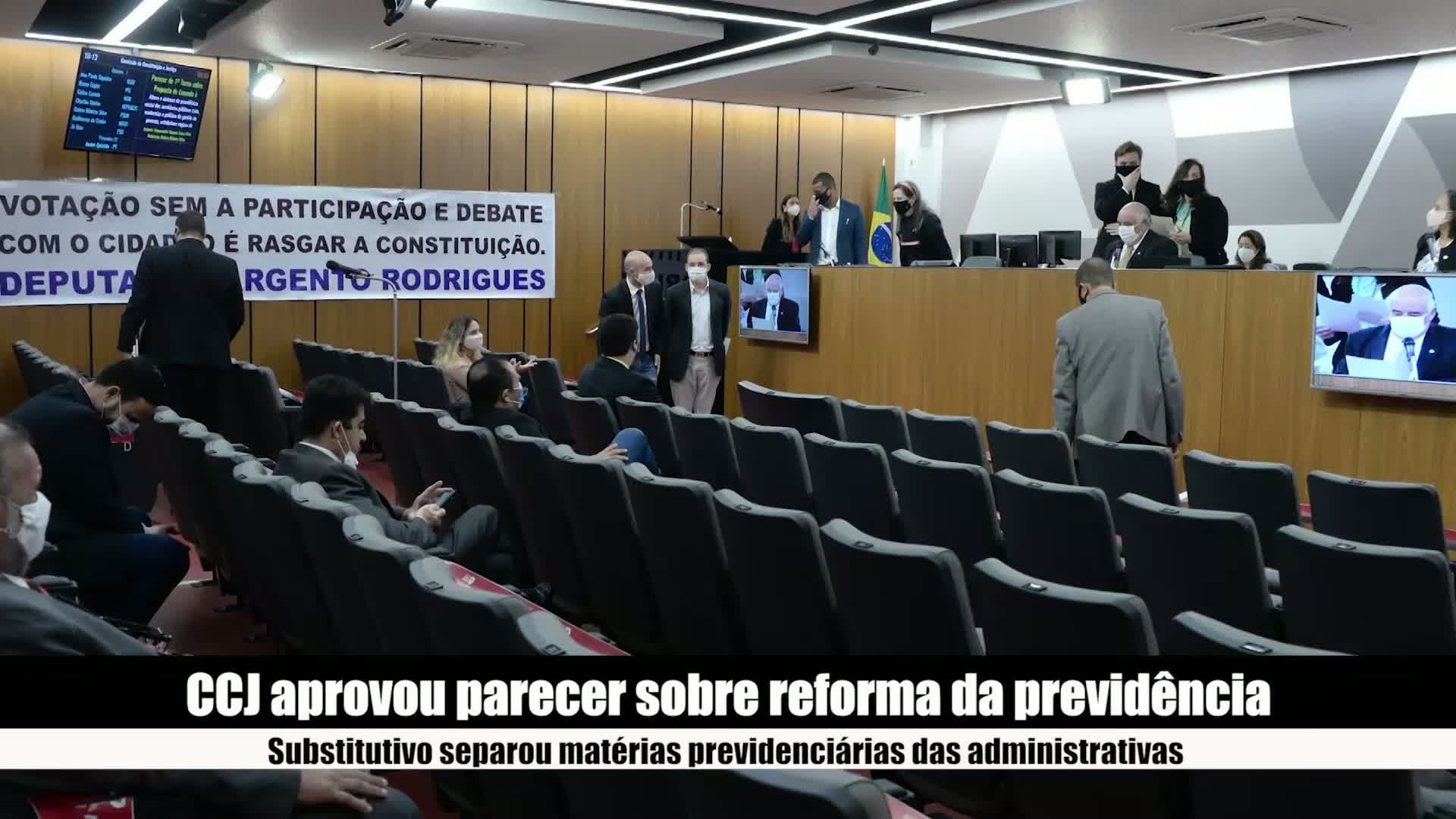 Comissão aprova desmembramento de reforma da Previdência
