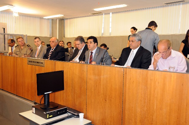 Comissão analisou três projetos na manha desta terça (23)